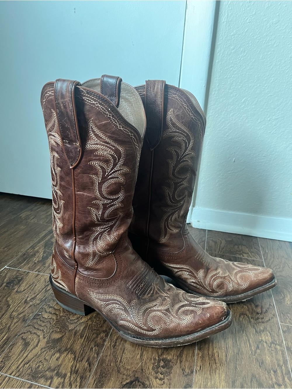 Ariat Brown Leather Boot Interior with Branded Insole - Picture 2 of 6